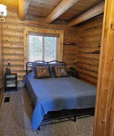 Cozy cabin with Fiber and AC in peaceful Vernal