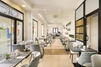 إكسي مالجا موسيوس  هوتل