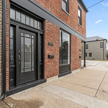The Main St. Oasis - Heart of Downtown Madison - Steps from Shopping & Dining