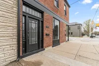 The Main St. Oasis - Heart of Downtown Madison - Steps from Shopping & Dining