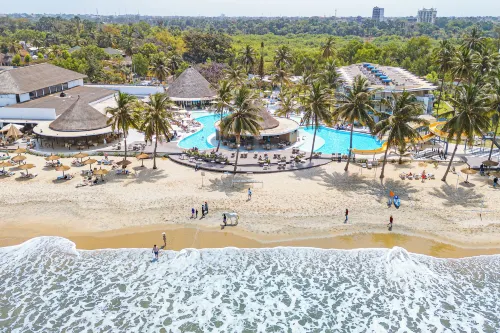 Kombo Beach Resort فنادق في Bakau