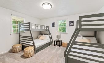 Lake Days by AvantStay Hot Tub Firepit Game Room Private Dock Access