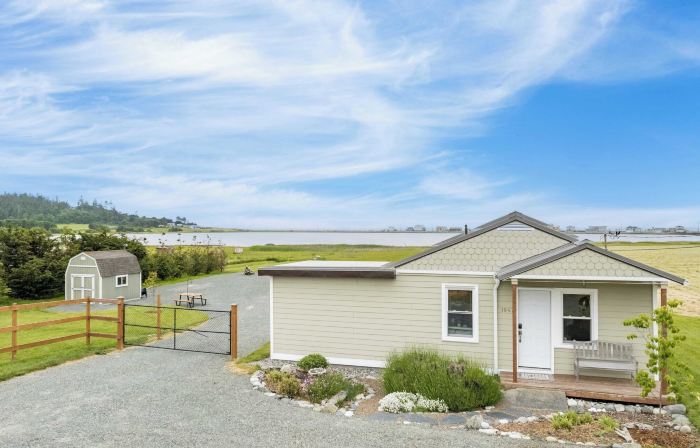 Swan Lake Cottage by AvantStay