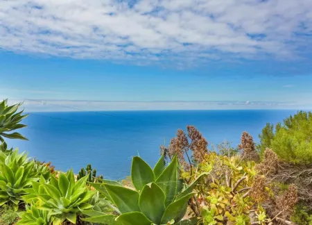 Holiday Home in Garachico with Mountain Views Отели в г. Хеновес