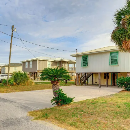 Dauphin Island Vacation Rental Close to Beaches!
