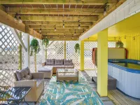 Bright Kitty Hawk Home w/ Hot Tub, Walk to Beach! Hotels in Kitty Hawk