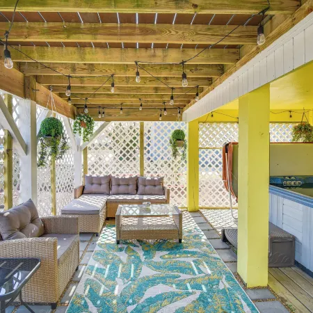 Bright Kitty Hawk Home w/ Hot Tub, Walk to Beach!
