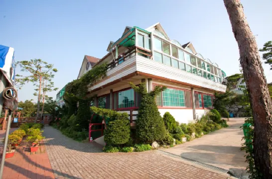 Ganghwa Lake House Pension Отели рядом с достопримечательностью «Музей истории Канхва»