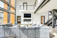 Custom Windham Mtn Villa w/ Pool, Theater & Views! - parking