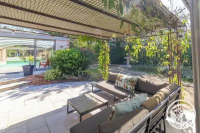 Villa ALL COMFORT, PRIVATE SWIMMING POOL, jacuzzi, not overlooked, 4000 hectares