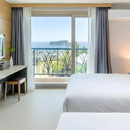 Seogwipo Worldcup Resort Отели рядом с достопримечательностью «Парк развлечений Seri World»