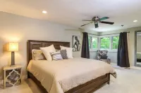 Private Large Yard Close to Town Hot Tub Lake - Villas