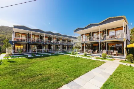 Fİİ SUİTS Отели в г. Кумлуджа