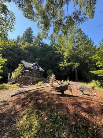 Humboldt Romantic Rural Hideaway