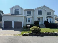 Luxury 6 Br·7 Beds·3.5 BA House in Charming Marblehead & Walkable to the Ocean
