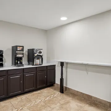 Red Roof Inn & Suites Euless - DFW Airport Southwest