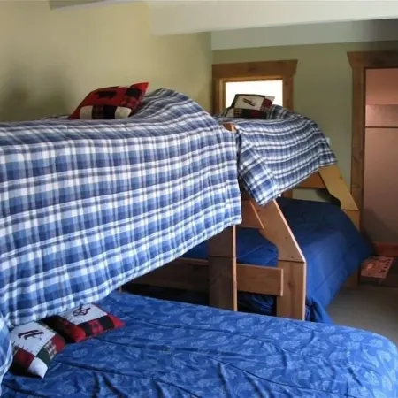 3 Bedroom Condo,  Great Location for Ski Families to Super Bee Lift