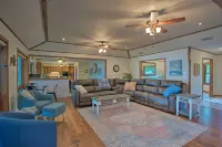 Roomy Texas Lake Retreat w/ Private Boat Ramp - parking