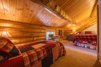 Maggies Cabin w/ Boat Rental - Hytter