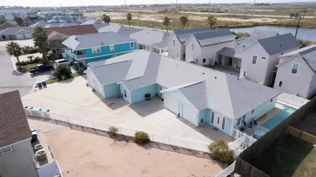 Fun 2 Bedroom Pets Pool Sleeps 6