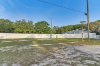 Breezy Tampa Home w/ Yard: Perfect for Long Stays