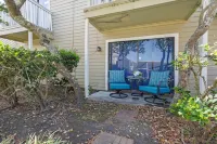 Lake Conroe Waterfront Updated 3Br Condo with Pools, Paddle Boards & Views