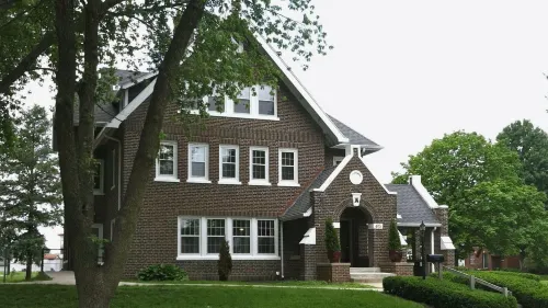 Iowa House Hotels in Ames