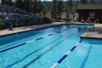 BEST RATE 3bed/2bath SLEEPS 6 GREAT LOCATION - CLOSE TO ALL SKI AREAS - Pools