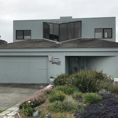 Ocean, Golf course and Mountain Views.Walk 3/4mi to the beach