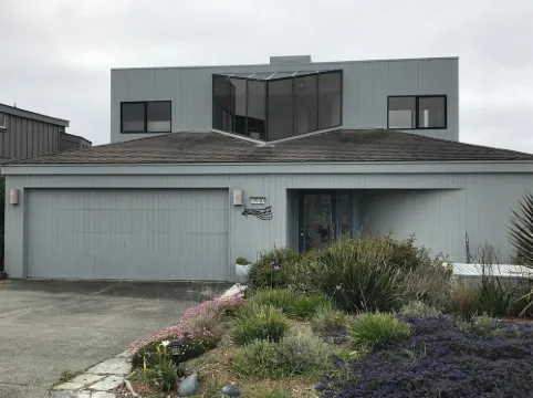 Ocean, Golf course and Mountain Views.Walk 3/4mi to the beach