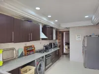 Spacious family friendly 3 bedroom apartment near the train station