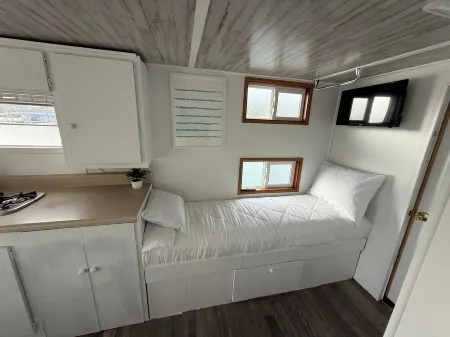 Little Palm • Tiny Houseboat on Norris Lake!