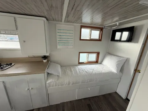 Little Palm • Tiny Houseboat on Norris Lake!