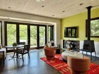 Super-Lux Oceanfront property with private beach access in Estate section