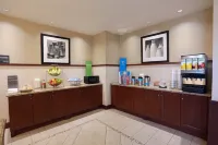 魁北克拉瓦爾希爾頓歡朋套房酒店 - 早餐