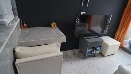 Grande Tiny House con Bañera, Agua Caliente, Lavadora/Secadora, y Cama King. Отели в г. Толу