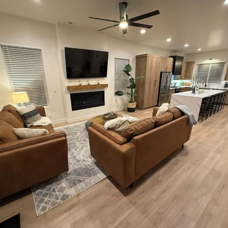 Luxury 5Br Adventure Hub! Pineview, Hiking, Golfing, Biking. Sleeps 12. 4.5 Bath