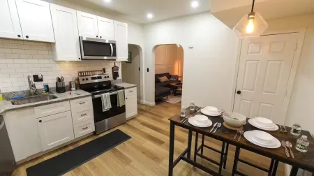 Entire apartment, Boston in 14min, Beach in 4min! Отели в г. Ревир