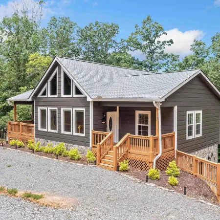 New Listing - Luxurious Mountain Home for 8 With Amenities