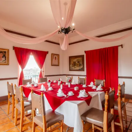Best Western Majestic Отели рядом с достопримечательностью «Площадь Конституции»