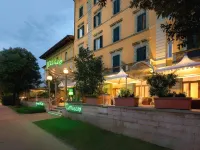 特圖斯奧宏偉酒店 鄰近Centro Commerciale Naturale Citta' di Montecatini Terme的酒店