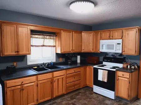 The Cozy Nook! Charming 1-bedroom apartment in Batavia with WiFi, AC Отели рядом с достопримечательностью «Парк Остин»