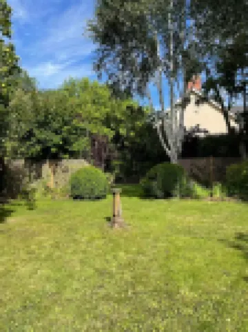 Newly renovated cottage & great location! Space for 10