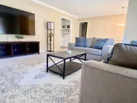 Spacious 5-bedroom, 3-bathroom house with pool table in delightful Rome