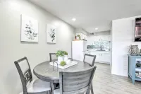 2 Mi to Dtwn Gilbert! Snowbird Escape w/ Pool - Homestays