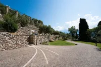 LUXURY VILLA LAKE VIEW WITH POOL AND GARDEN Hotels in Gargnano