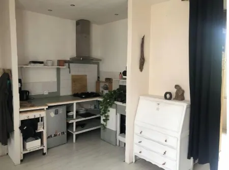 Quiet studio overlooking the garden. Pets at no extra charge Отели в г. Сен-Жермен-де-Фоссе