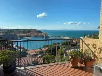 Collioure large apartment terrace swimming pool garage air-conditioning exceptional view.