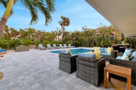 Expansive Pool and Golf Cart - Charming Island Escape