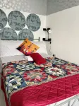 Westfield Gardens Apartment - 3 Bedrooms Hotels in Romford